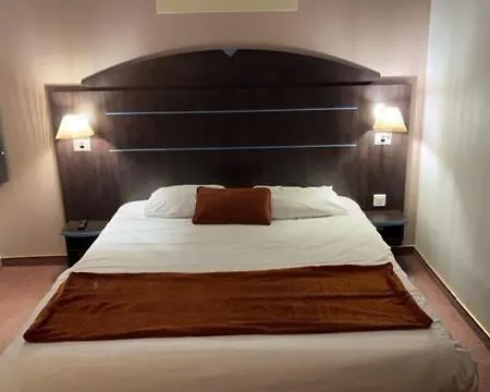 Hotel Akena City 3*