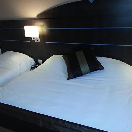 Hotel Akena City 3*